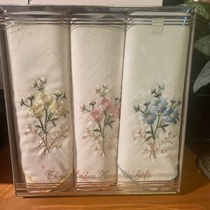 Floral Embroidered Handkerchief Set